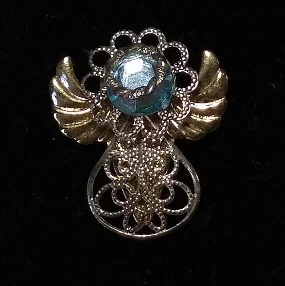 Elegant Angel Pin with Intricate Layered Design